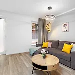 Exklusive - - Inclusive Sauna - Free Parking - Perfect For 7 Guests - Smart Apartmán *