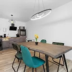 Exklusive - - Inclusive Sauna - Free Parking - Perfect For 7 Guests - Smart Apartmán Kolín nad Rýnem