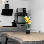 Exklusive - - Inclusive Sauna - Free Parking - Perfect For 7 Guests - Smart Apartmán