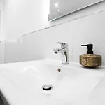 Exklusive - - Inclusive Sauna - Free Parking - Perfect For 7 Guests - Smart Apartmán *