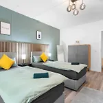Exklusive - - Inclusive Sauna - Free Parking - Perfect For 7 Guests - Smart *
