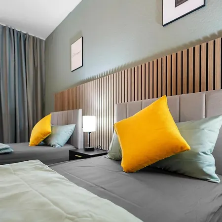 Exklusive - - Inclusive Sauna - Free Parking - Perfect For 7 Guests - Smart Kolín nad Rýnem