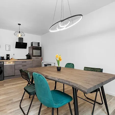 Exklusive - - Inclusive Sauna - Free Parking - Perfect For 7 Guests - Smart Apartmán Kolín nad Rýnem