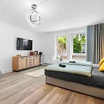 Exklusive - - Inclusive Sauna - Free Parking - Perfect For 7 Guests - Smart *