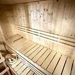 Exklusive - - Inclusive Sauna - Free Parking - Perfect For 7 Guests - Smart Apartment *