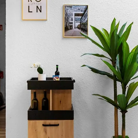 Apartment Exklusive Suite - Zentral In Der Koelner Suedstadt - Kostenloser Privatparkplatz - Perfekt Fuer Bis Zu 6 Gaeste - Smart Home Cologne