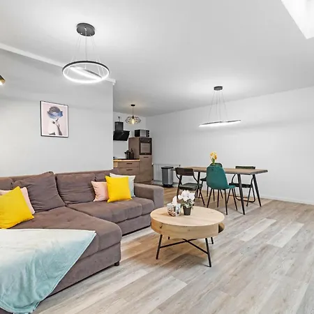 Exklusive Suite - Zentral In Der Koelner Suedstadt - Kostenloser Privatparkplatz - Perfekt Fuer Bis Zu 6 Gaeste - Smart Home Apartment Cologne
