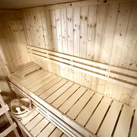 Exklusive - - Inclusive Sauna - Free Parking - Perfect For 7 Guests - Smart Apartmán *