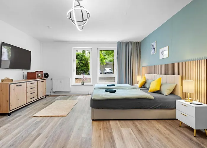 Exklusive - - Inclusive Sauna - Free Parking - Perfect For 7 Guests - Smart Cologne