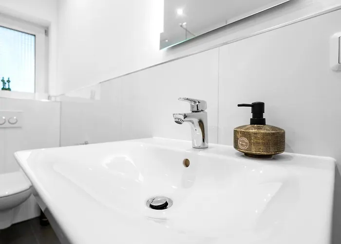 Exklusive - - Inclusive Sauna - Free Parking - Perfect For 7 Guests - Smart Apartment *