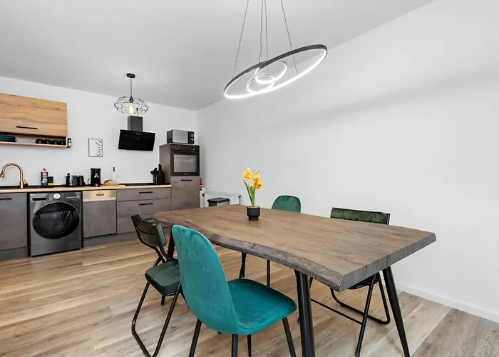 Exklusive - - Inclusive Sauna - Free Parking - Perfect For 7 Guests - Smart Apartmán Kolín nad Rýnem