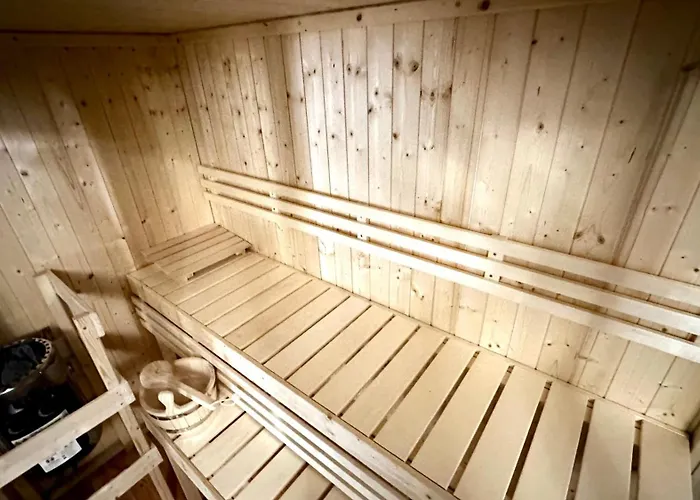 Exklusive - - Inclusive Sauna - Free Parking - Perfect For 7 Guests - Smart Apartmán *